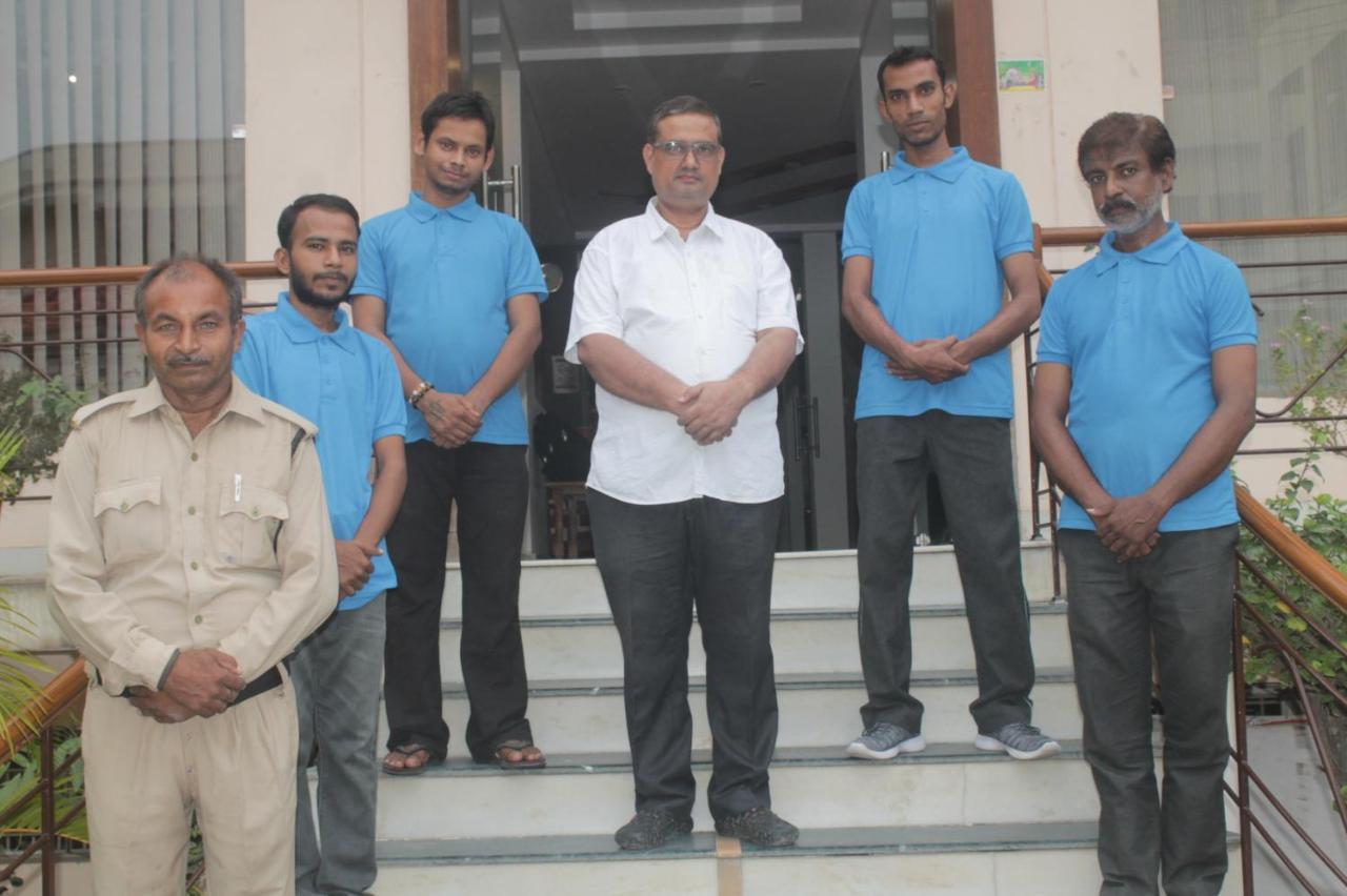 Hotel Haifa Varanasi Bagian luar foto