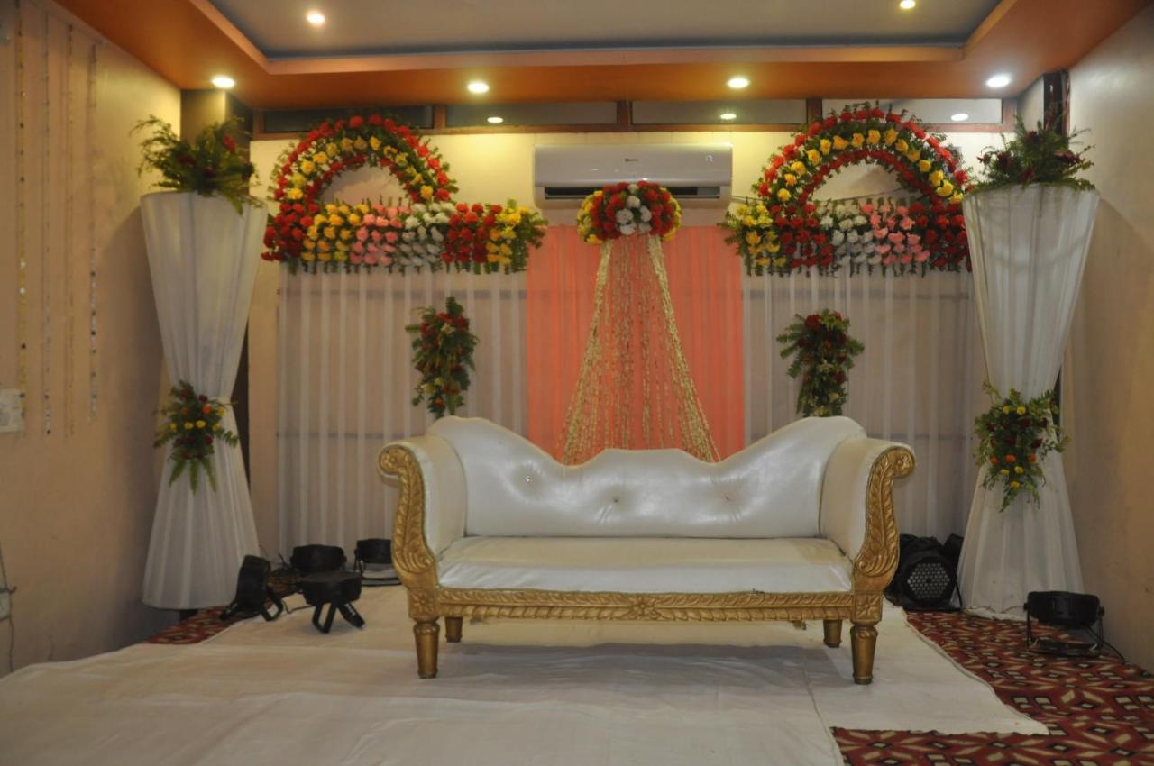 Hotel Haifa Varanasi Bagian luar foto
