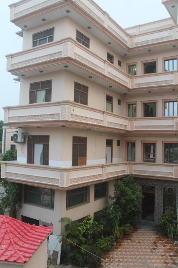 Hotel Haifa Varanasi Bagian luar foto