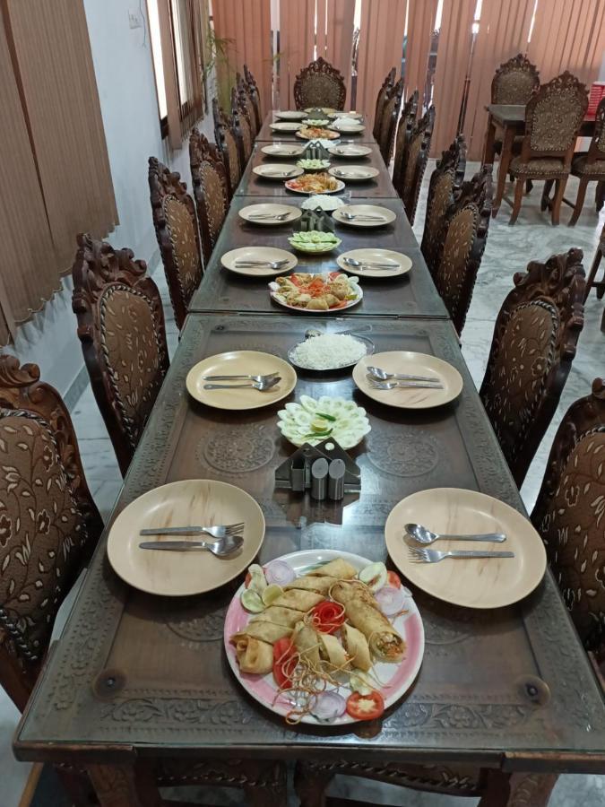 Hotel Haifa Varanasi Bagian luar foto