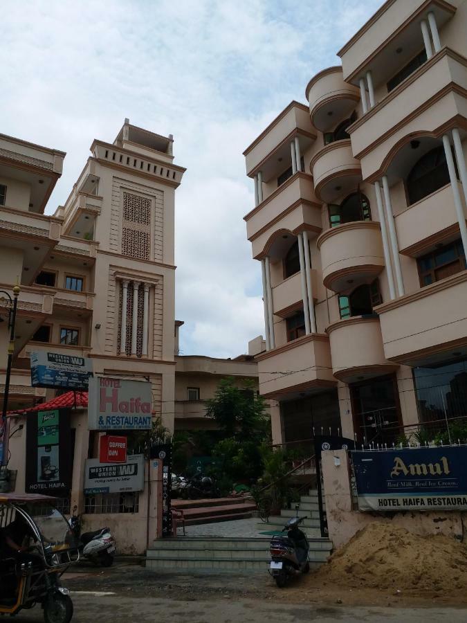 Hotel Haifa Varanasi Bagian luar foto