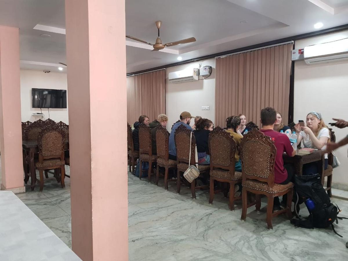 Hotel Haifa Varanasi Bagian luar foto