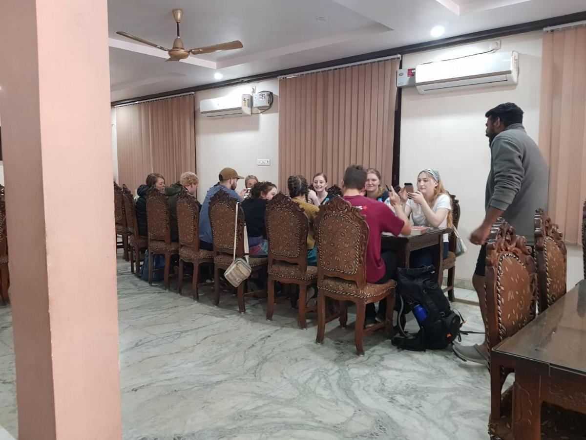 Hotel Haifa Varanasi Bagian luar foto