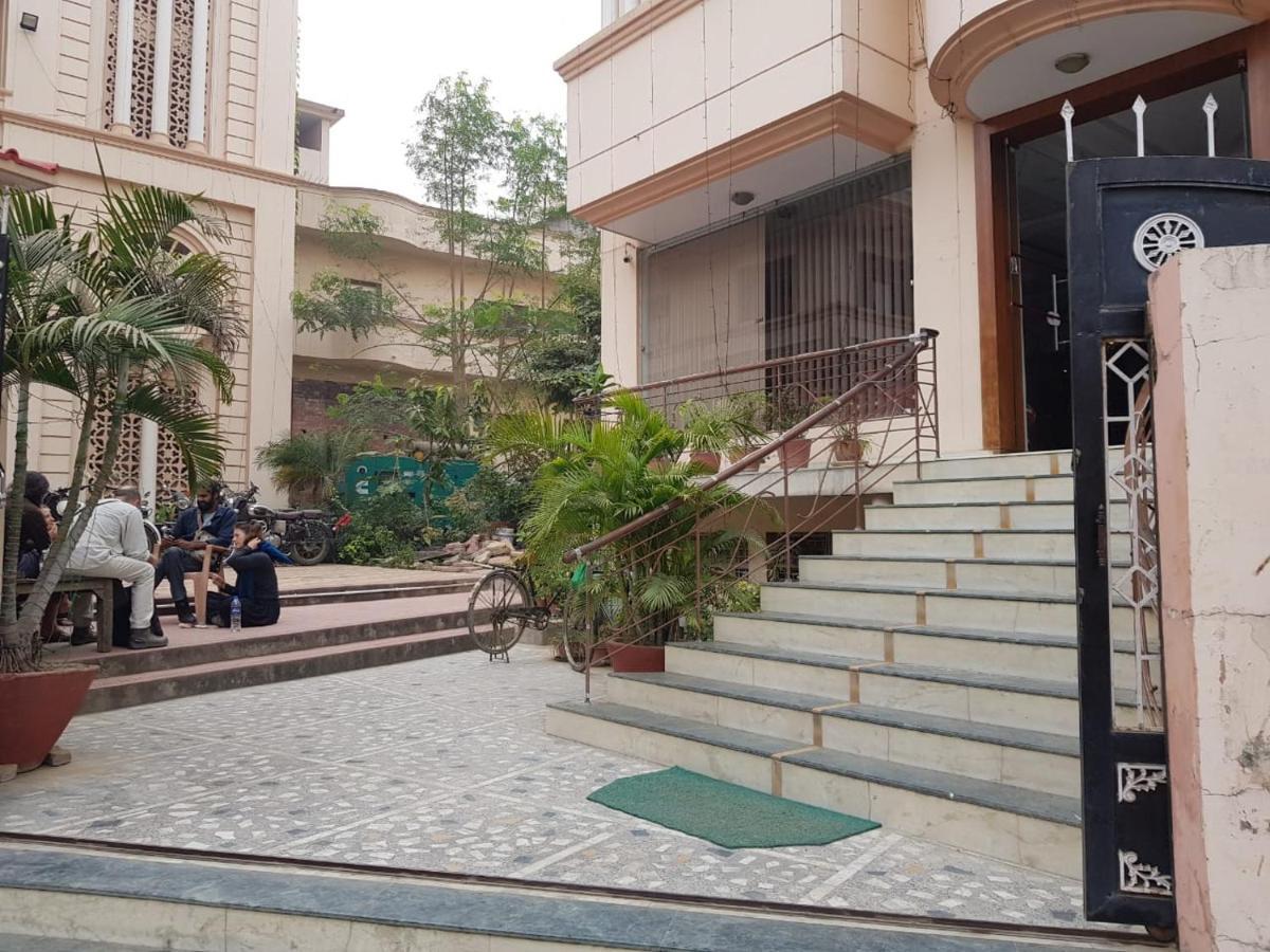 Hotel Haifa Varanasi Bagian luar foto