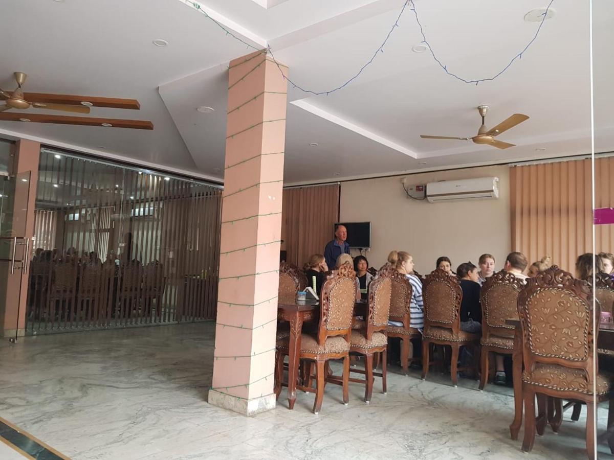 Hotel Haifa Varanasi Bagian luar foto